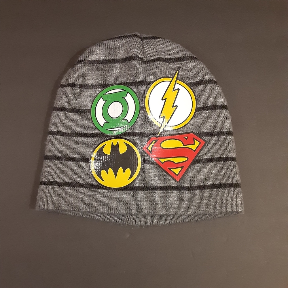 JUSTICE LEAGUE/DC COMICS-  Boys Youth Gray/Striped Beanie (OS).